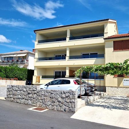 Apartmani Krajinovic Krk Town Esterno foto