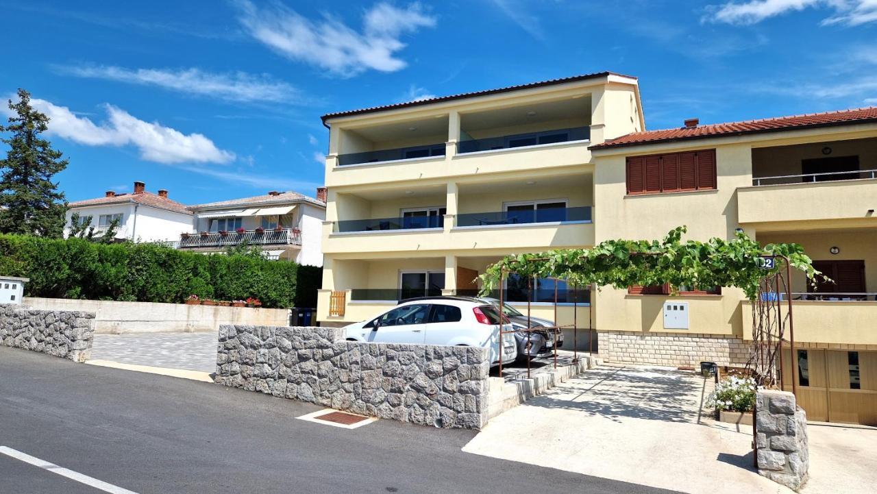 Apartmani Krajinovic Krk Town Esterno foto
