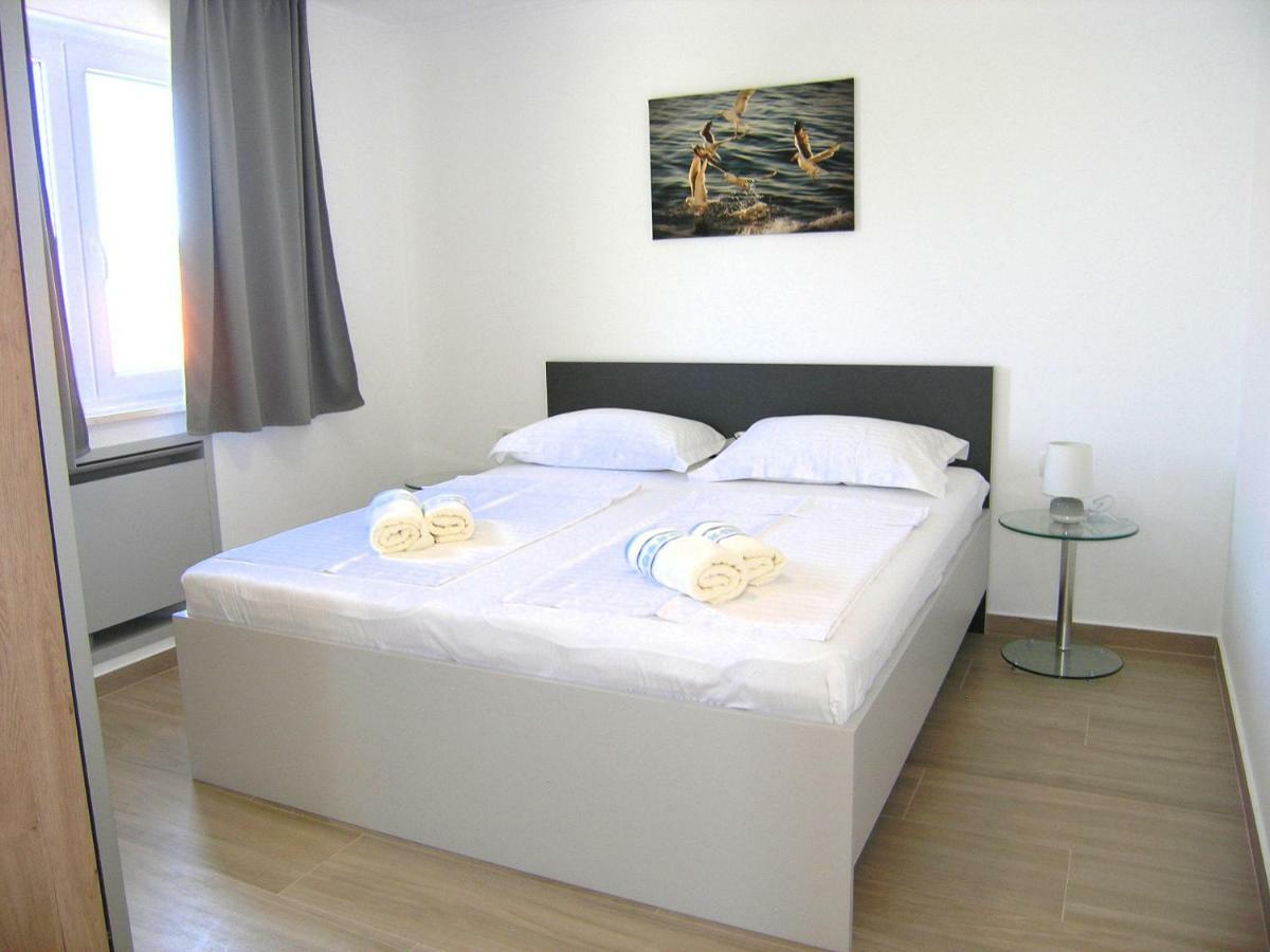 Apartmani Krajinovic Krk Town Esterno foto