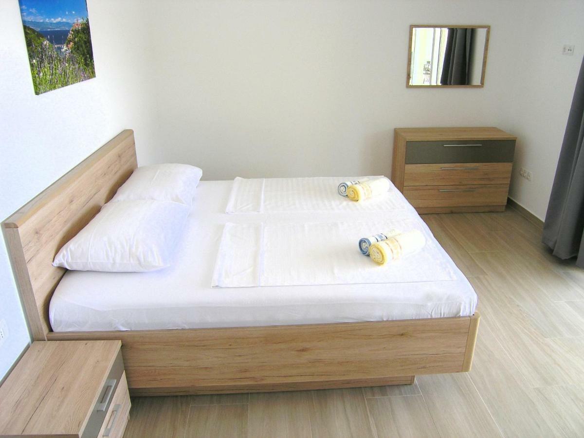Apartmani Krajinovic Krk Town Esterno foto