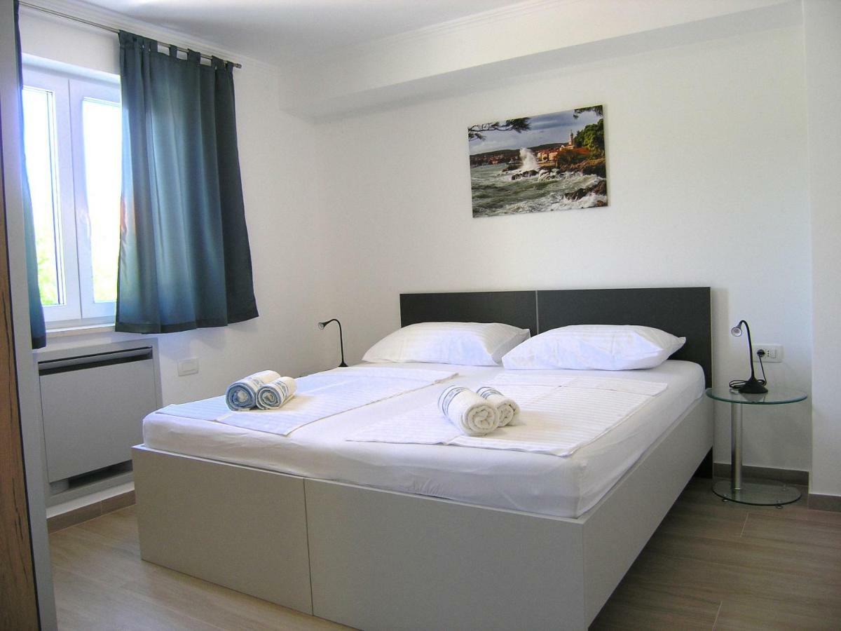 Apartmani Krajinovic Krk Town Esterno foto