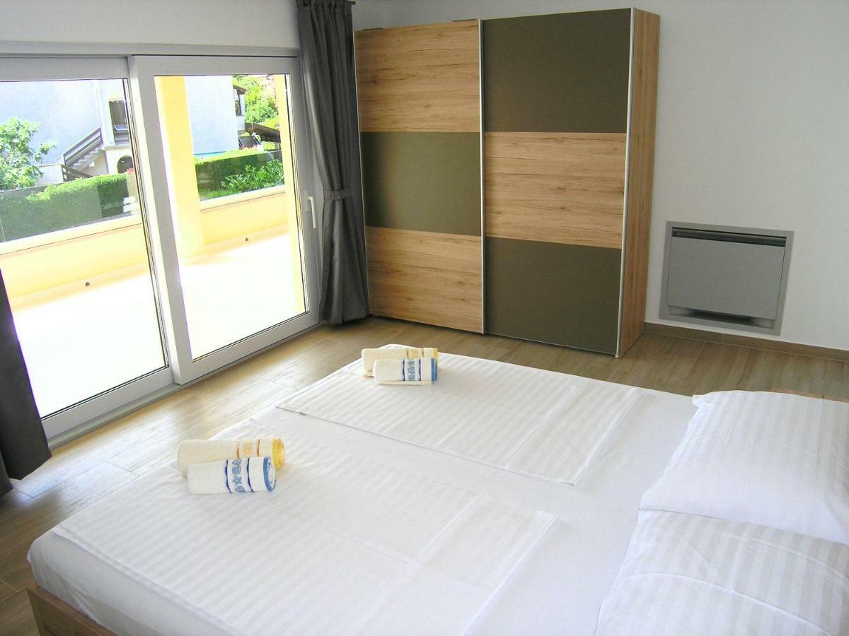Apartmani Krajinovic Krk Town Esterno foto