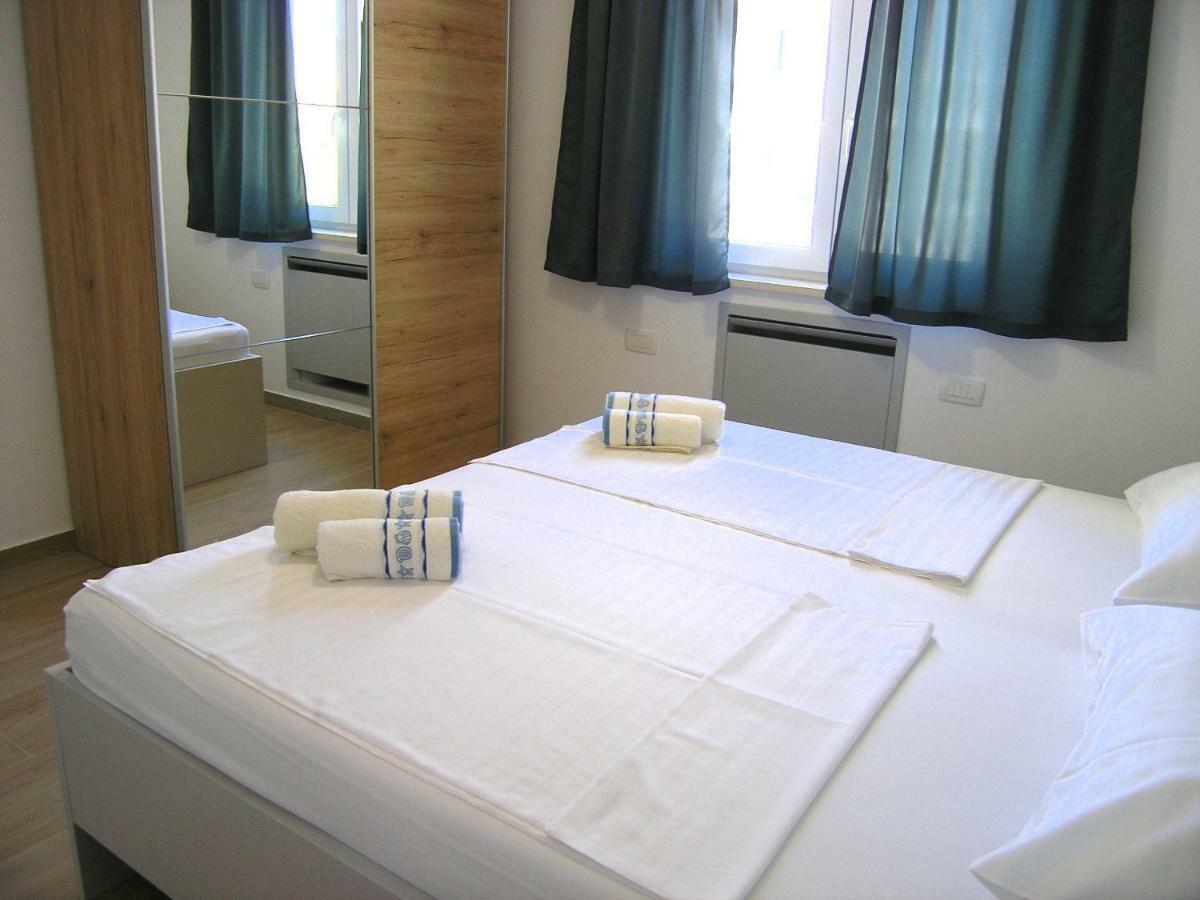 Apartmani Krajinovic Krk Town Esterno foto
