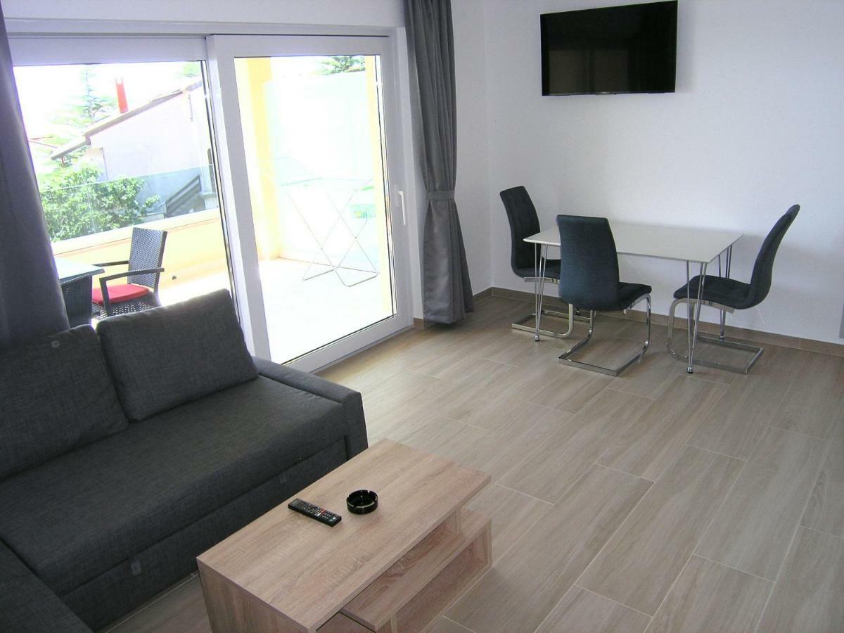 Apartmani Krajinovic Krk Town Esterno foto